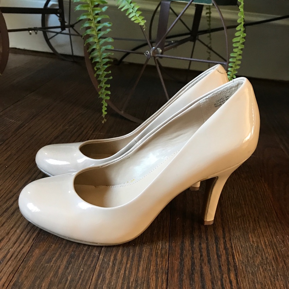 ⭐️ Kelly & Katie nude patent Isabel heels